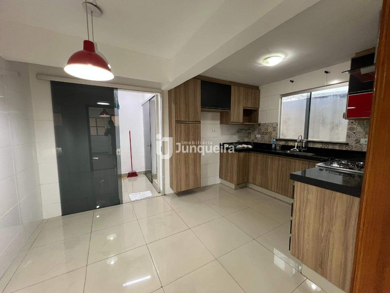 Casa para alugar, 2 quartos, sendo 1 suíte, 1 vaga, no bairro Jardim Primavera em Piracicaba - SP