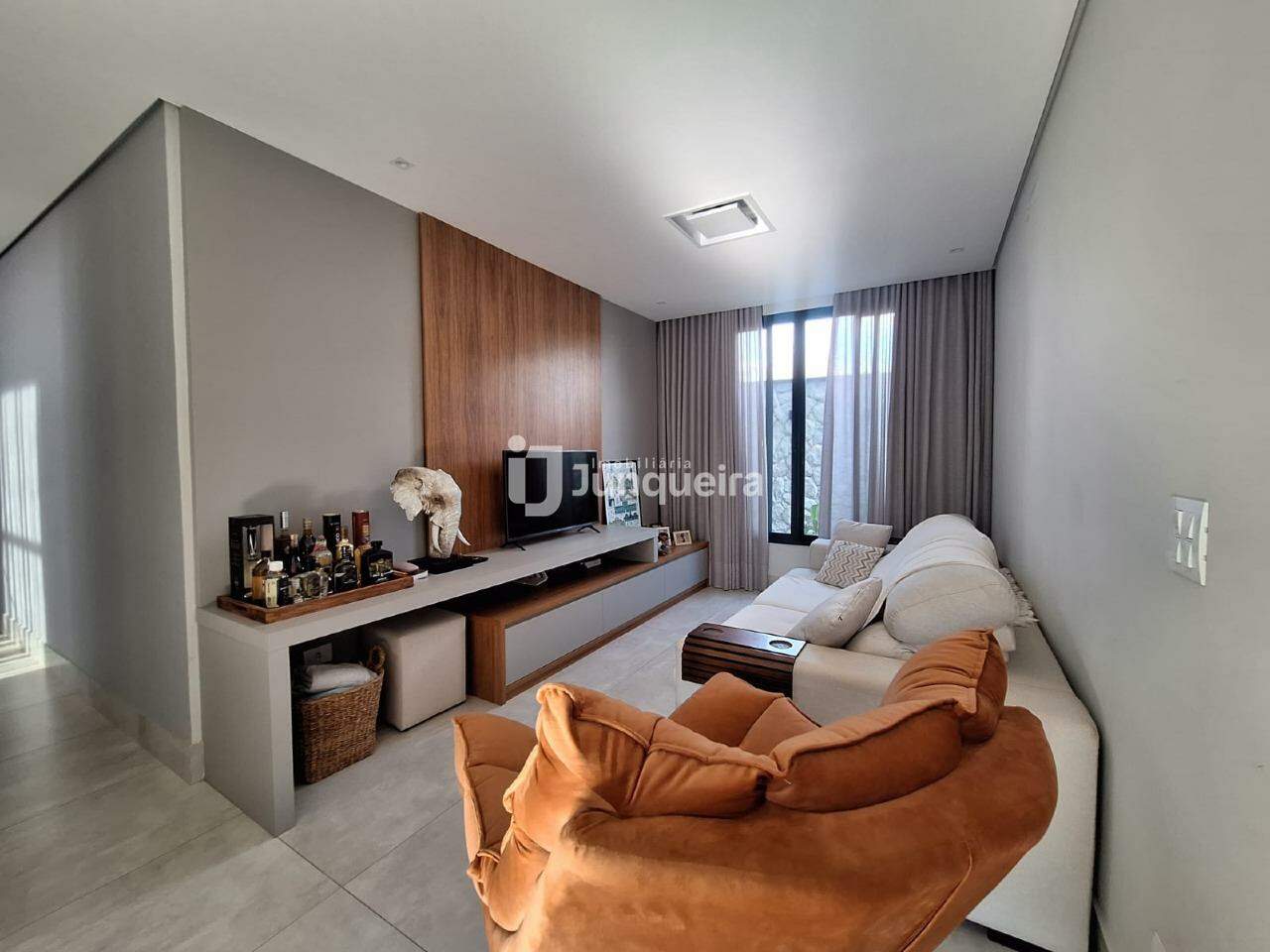 Casa em Condomínio para alugar no Quinta do Engenho, 3 quartos, sendo 1 suíte, 2 vagas, no bairro Residencial Quinta do Engenho em Rio das Pedras - SP