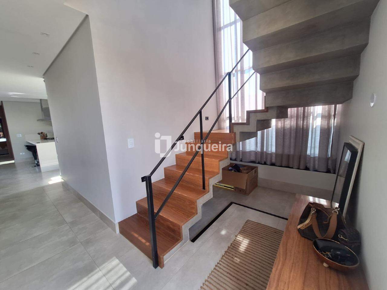 Casa em Condomínio para alugar no Quinta do Engenho, 3 quartos, sendo 1 suíte, 2 vagas, no bairro Residencial Quinta do Engenho em Rio das Pedras - SP