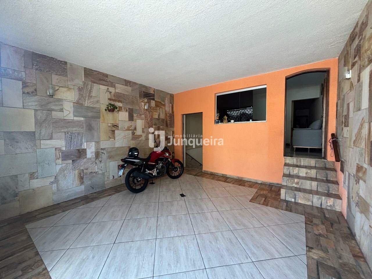 Casa à venda, 4 quartos, 2 vagas, no bairro Vila Rezende em Piracicaba - SP