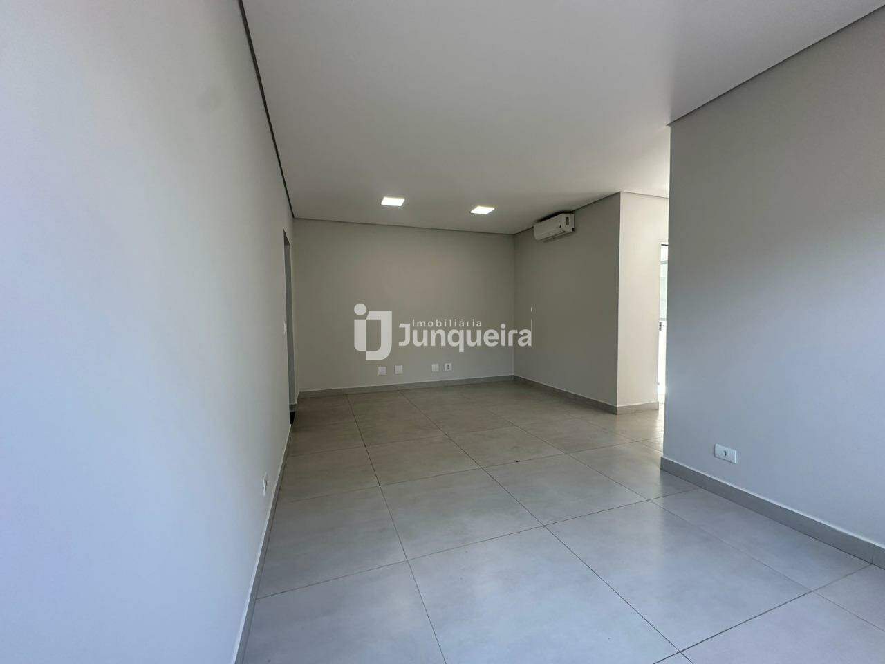 Casa em Condomínio para alugar no Lazuli Club, 3 quartos, sendo 3 suítes, 2 vagas, no bairro Lazuli Club em Piracicaba - SP