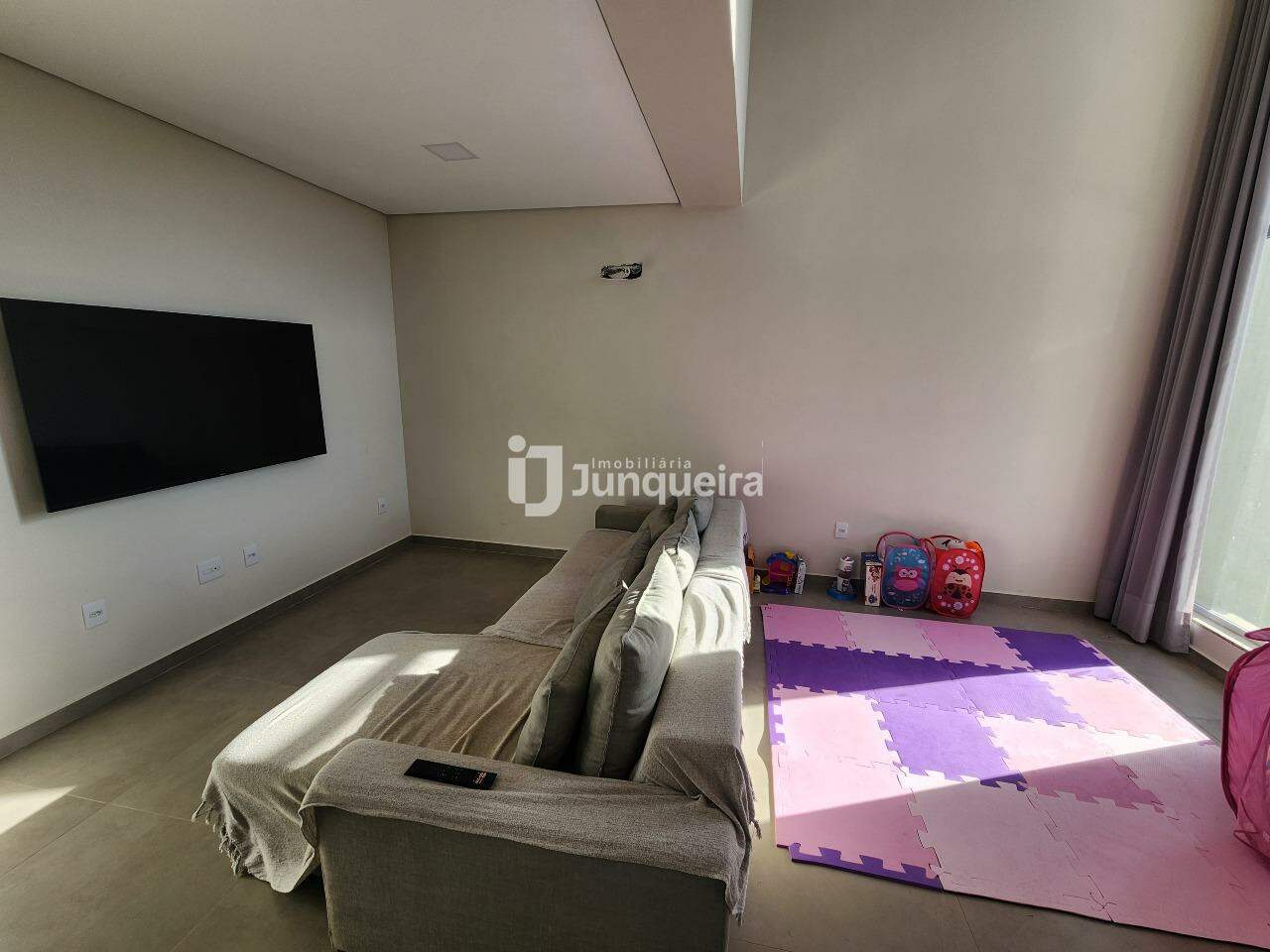 Casa em Condomínio para alugar no Terras de Artemis, 3 quartos, sendo 1 suíte, 4 vagas, no bairro Residencial Terras de Ártemis (Ártemis) em Piracicaba - SP