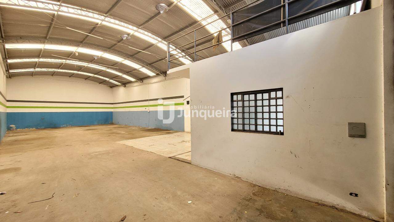 Galpão para alugar, no bairro Jardim dos Manacás em Piracicaba - SP