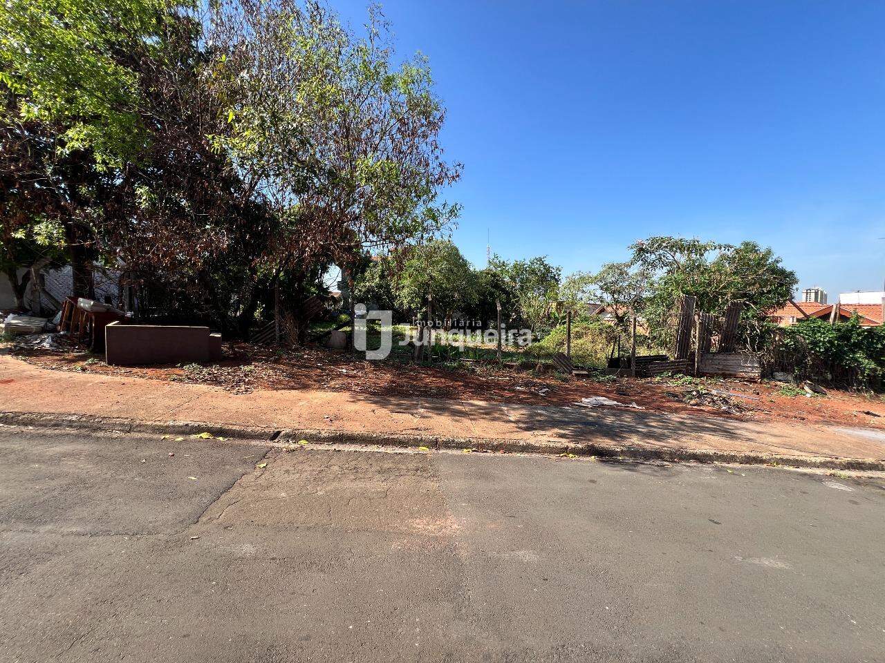 Terreno à venda, no bairro Vila Fátima em Piracicaba - SP