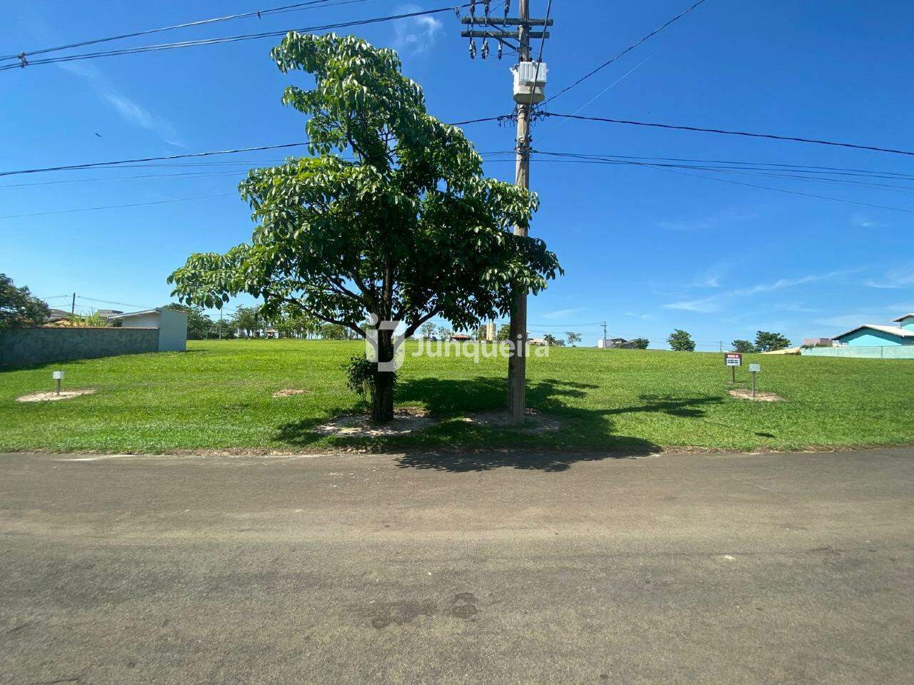 Terreno em Condomínio à venda no Recanto Das Águas de São Pedro, no bairro Recanto das Águas de São Pedro em São Pedro - SP
