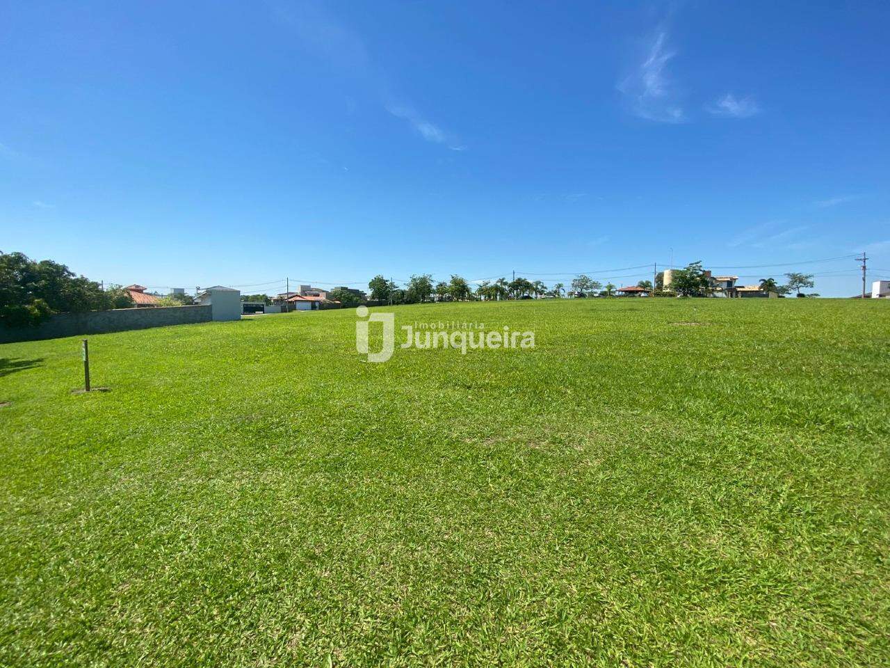 Terreno em Condomínio à venda no Recanto Das Águas de São Pedro, no bairro Recanto das Águas de São Pedro em São Pedro - SP