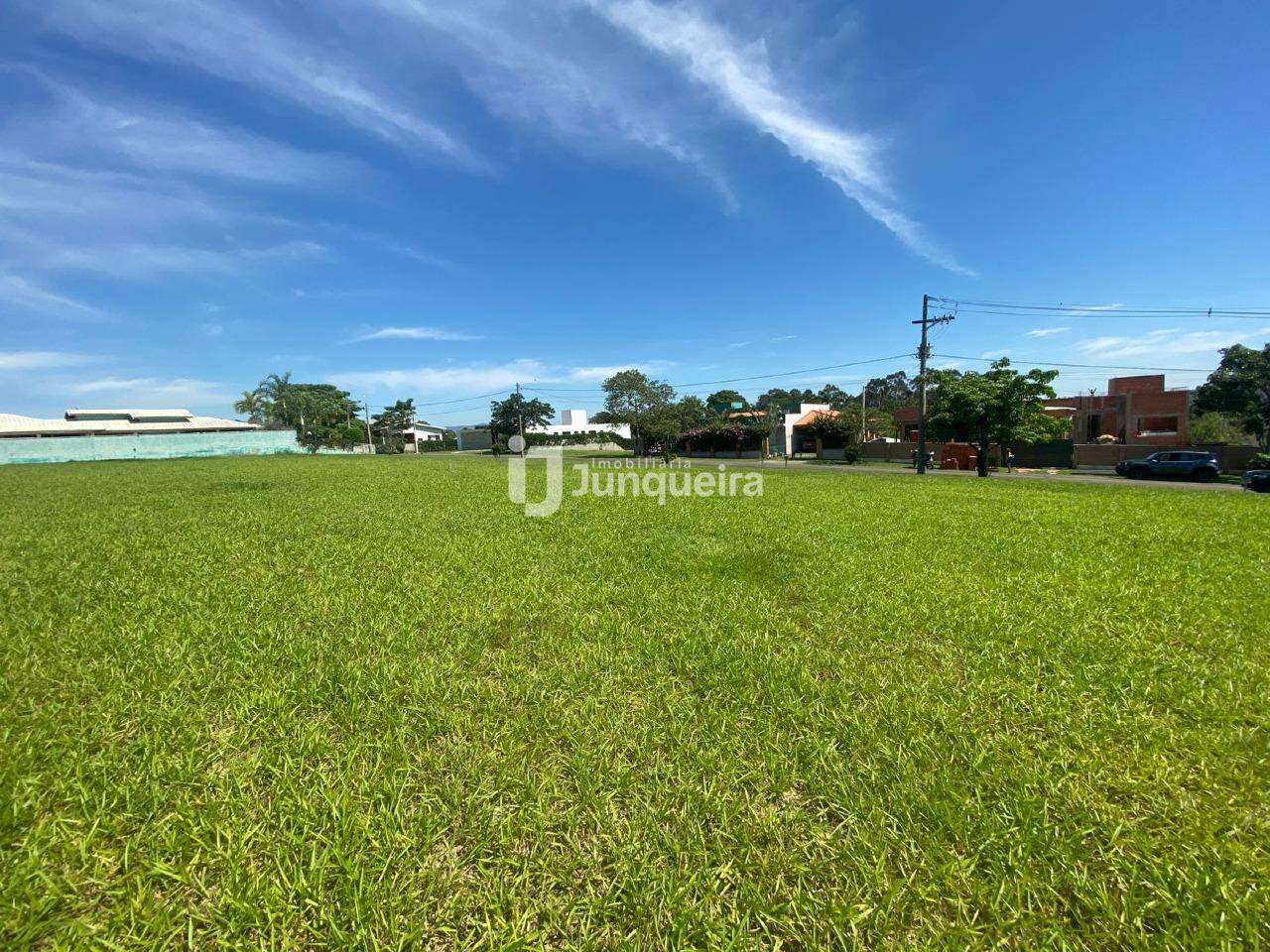 Terreno em Condomínio à venda no Recanto Das Águas de São Pedro, no bairro Recanto das Águas de São Pedro em São Pedro - SP
