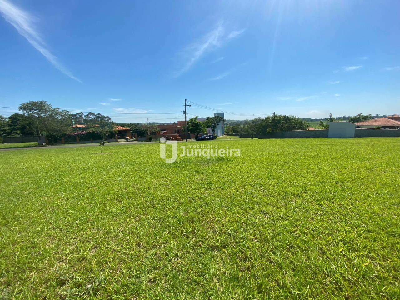 Terreno em Condomínio à venda no Recanto Das Águas de São Pedro, no bairro Recanto das Águas de São Pedro em São Pedro - SP