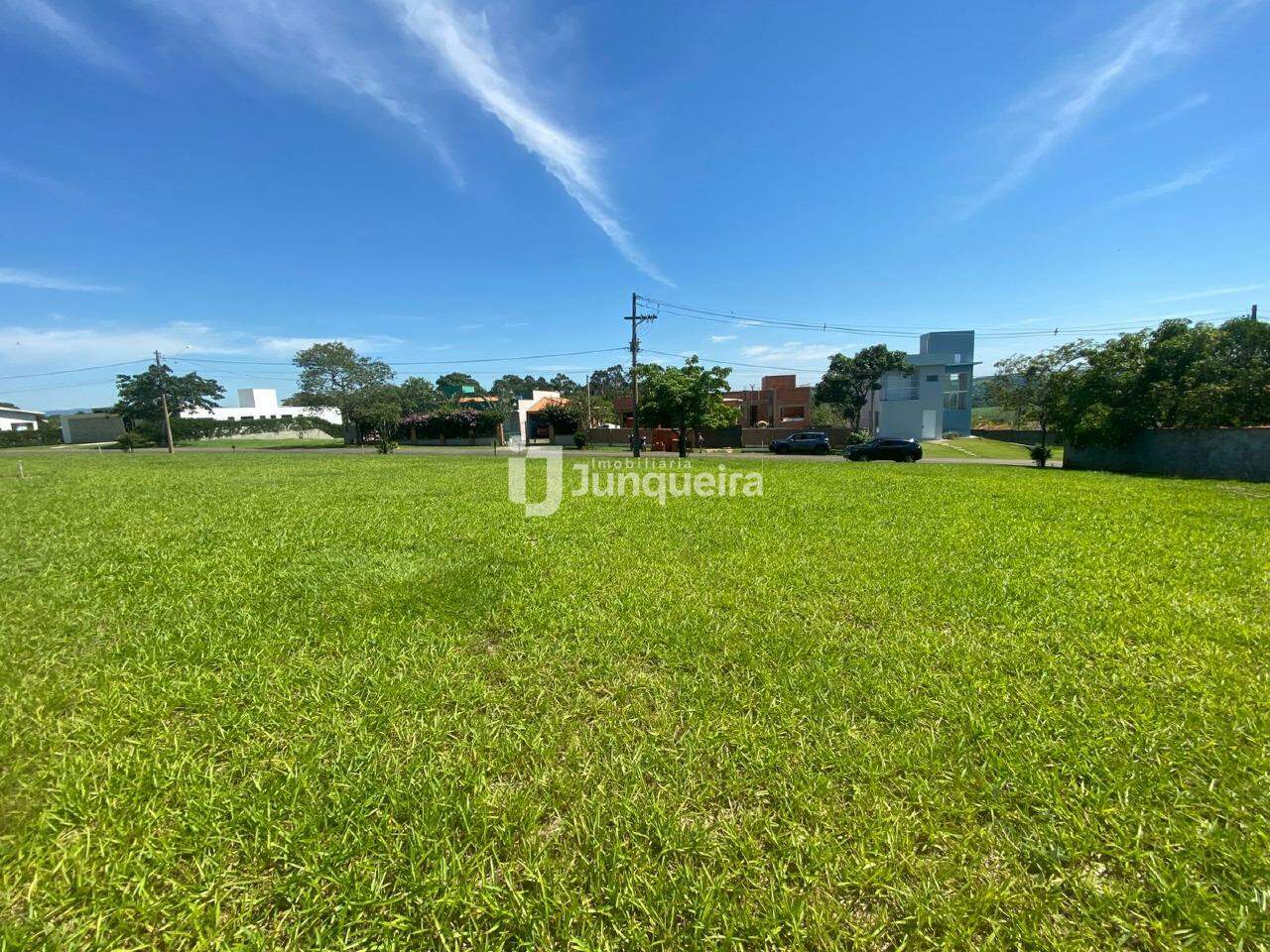 Terreno em Condomínio à venda no Recanto Das Águas de São Pedro, no bairro Recanto das Águas de São Pedro em São Pedro - SP