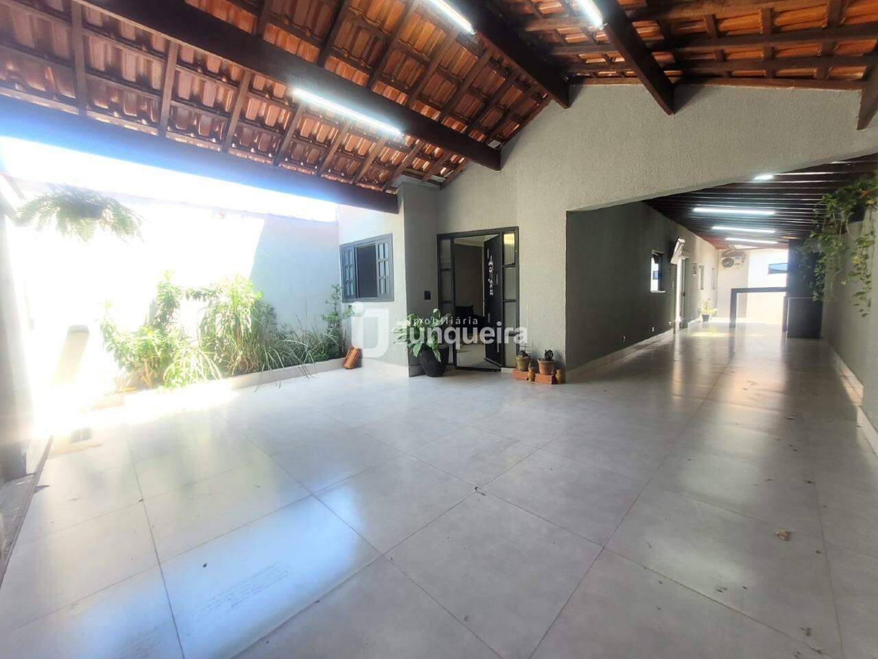 Casa para alugar, 2 quartos, sendo 1 suíte, 2 vagas, no bairro Santa Terezinha em Piracicaba - SP