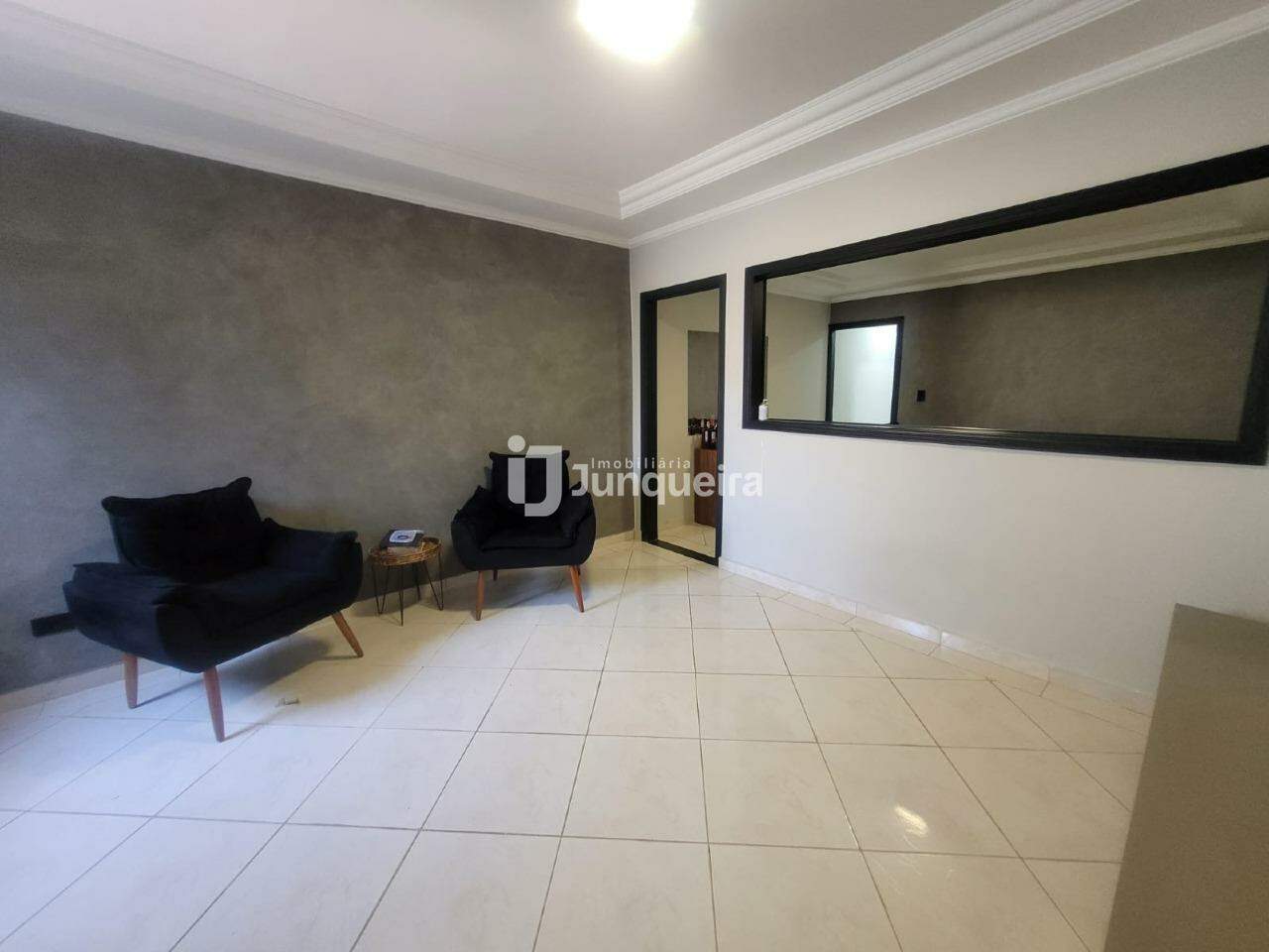 Casa para alugar, 2 quartos, sendo 1 suíte, 2 vagas, no bairro Santa Terezinha em Piracicaba - SP