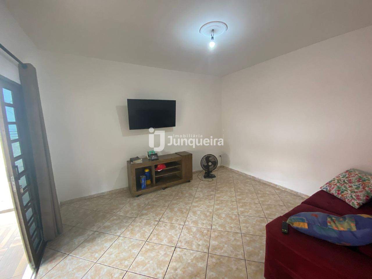 Chácara à venda, 2 quartos, sendo 1 suíte, 4 vagas, no bairro Estância Lago Azul (Ártemis) em Piracicaba - SP