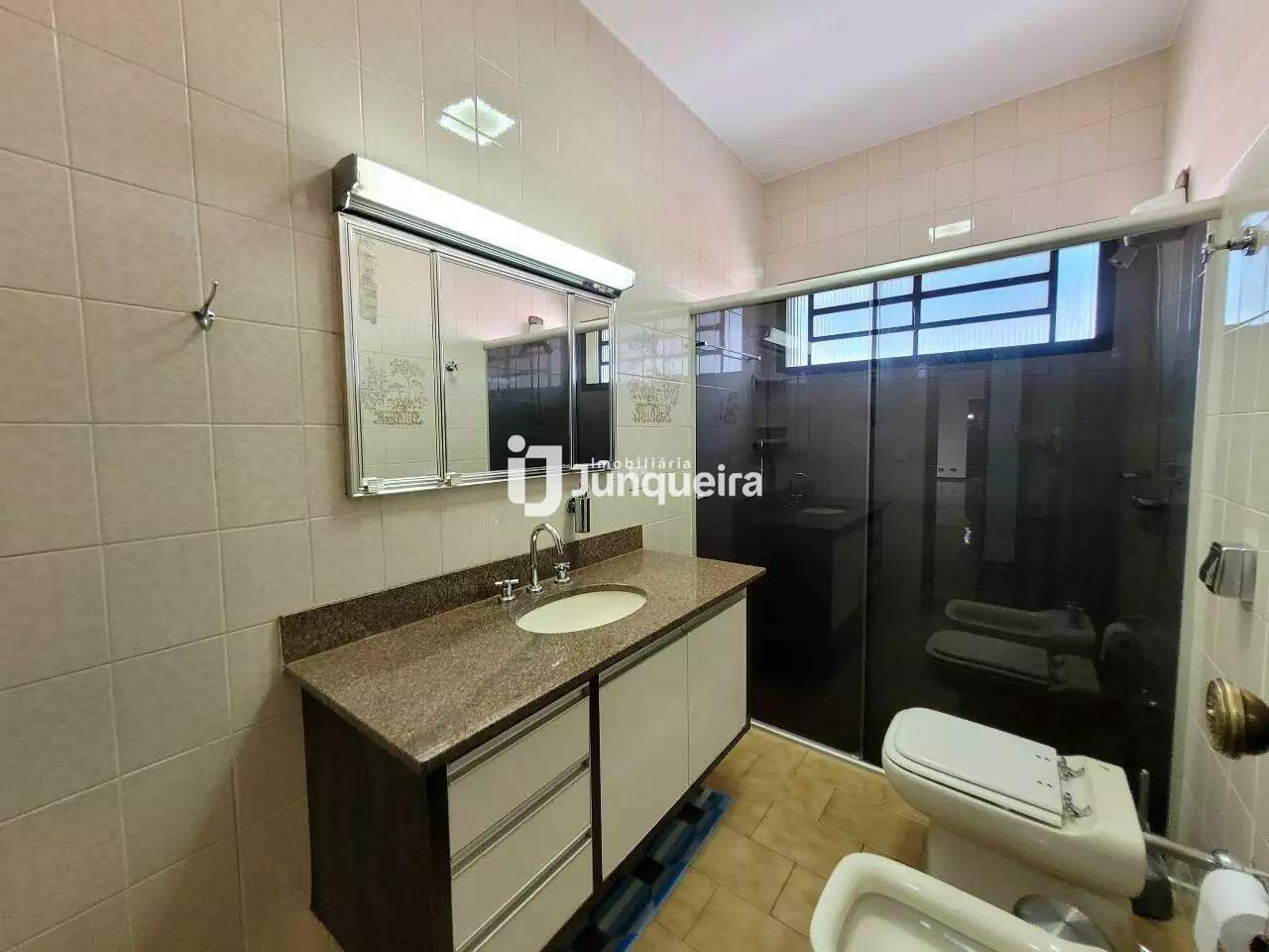 Casa à venda, 5 quartos, sendo 1 suíte, 2 vagas, no bairro Vila Rezende em Piracicaba - SP