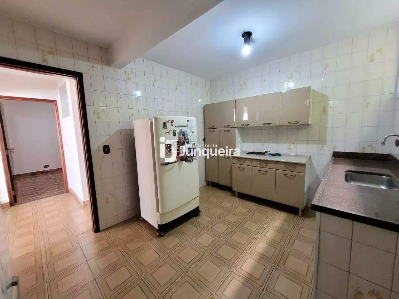 Casa à venda, 5 quartos, sendo 1 suíte, 2 vagas, no bairro Vila Rezende em Piracicaba - SP