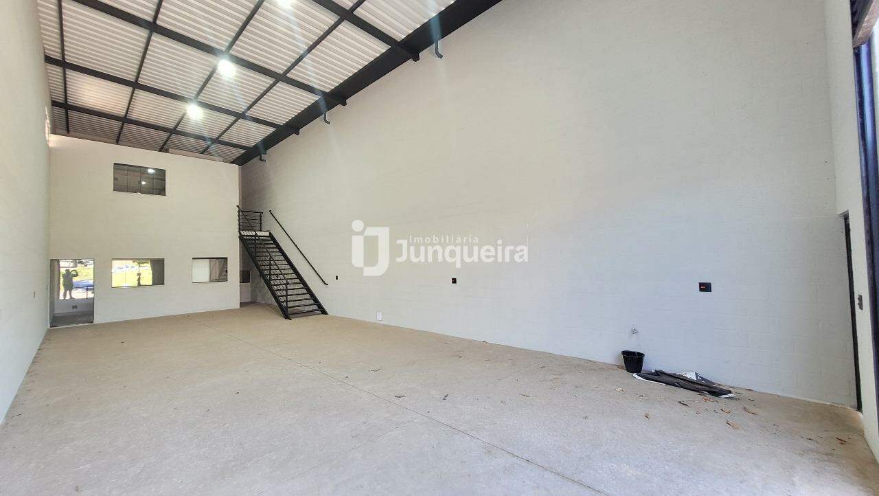Galpão para alugar, 2 vagas, no bairro Água Branca em Piracicaba - SP