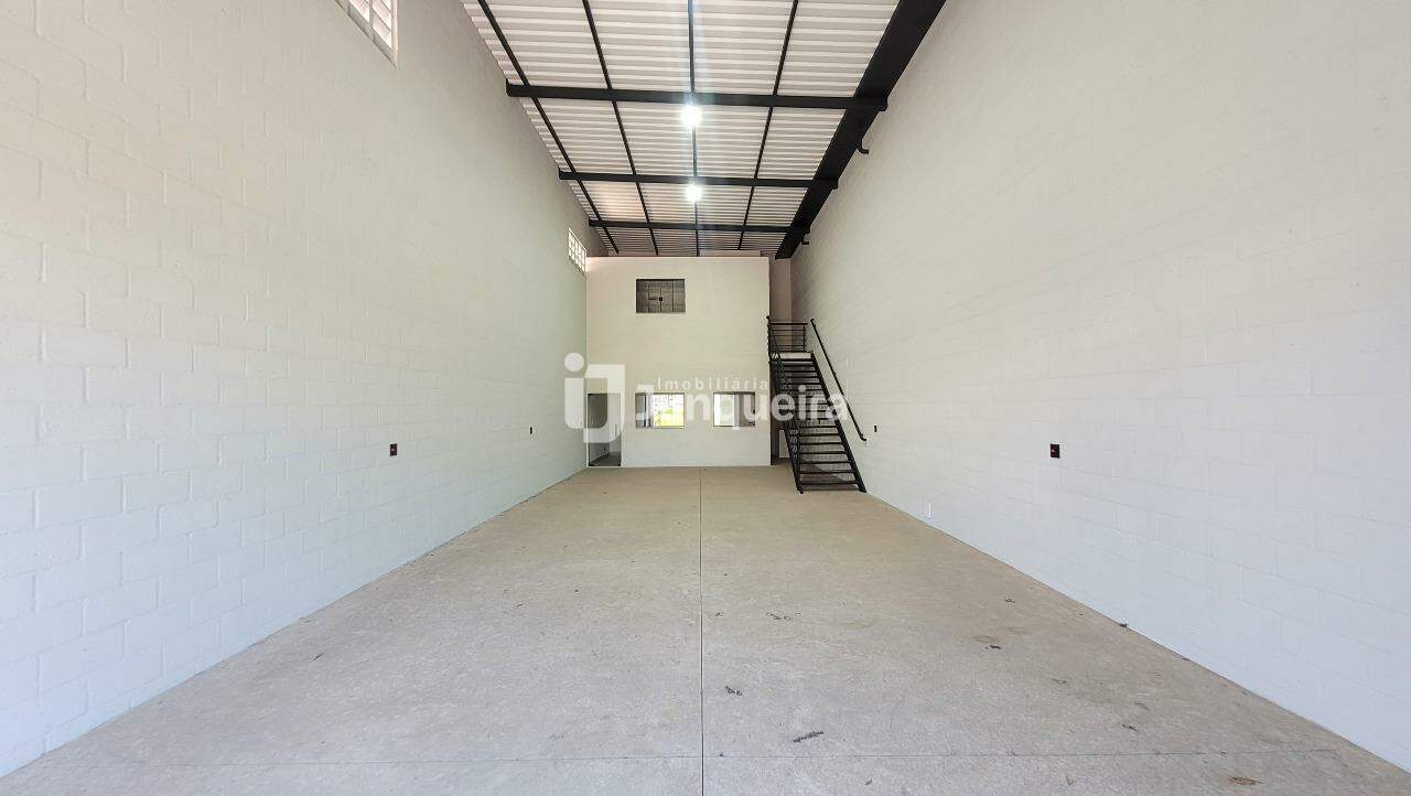 Galpão para alugar, 2 vagas, no bairro Água Branca em Piracicaba - SP