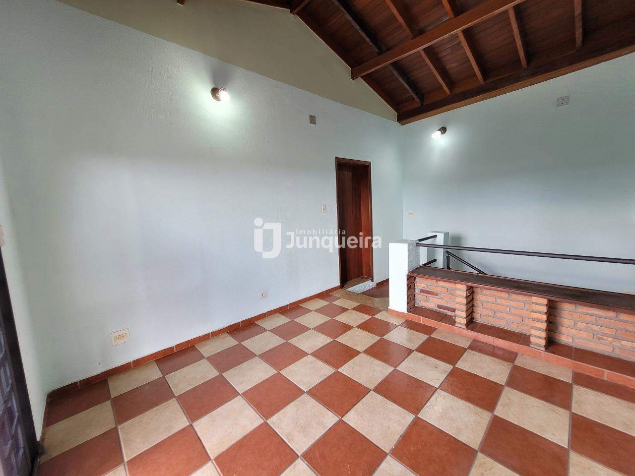 Casa para alugar, 4 quartos, sendo 1 suíte, 2 vagas, no bairro Piracicamirim em Piracicaba - SP