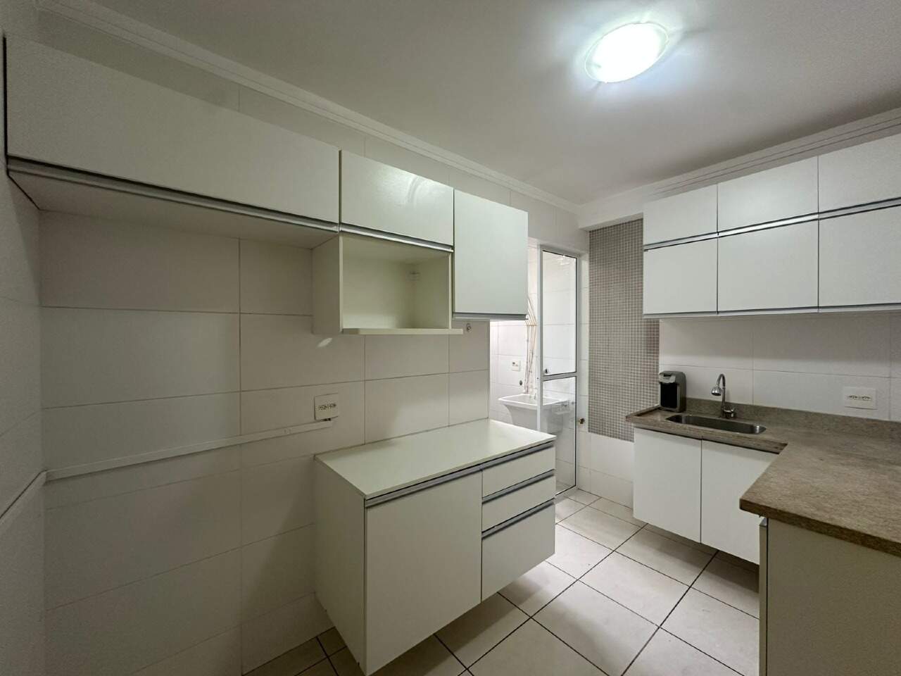 Apartamento para alugar no  Edifício Munique, 3 quartos, sendo 1 suíte, 2 vagas, no bairro Alemães em Piracicaba - SP