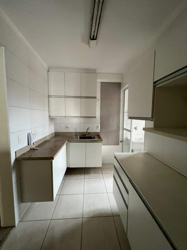 Apartamento para alugar no  Edifício Munique, 3 quartos, sendo 1 suíte, 2 vagas, no bairro Alemães em Piracicaba - SP