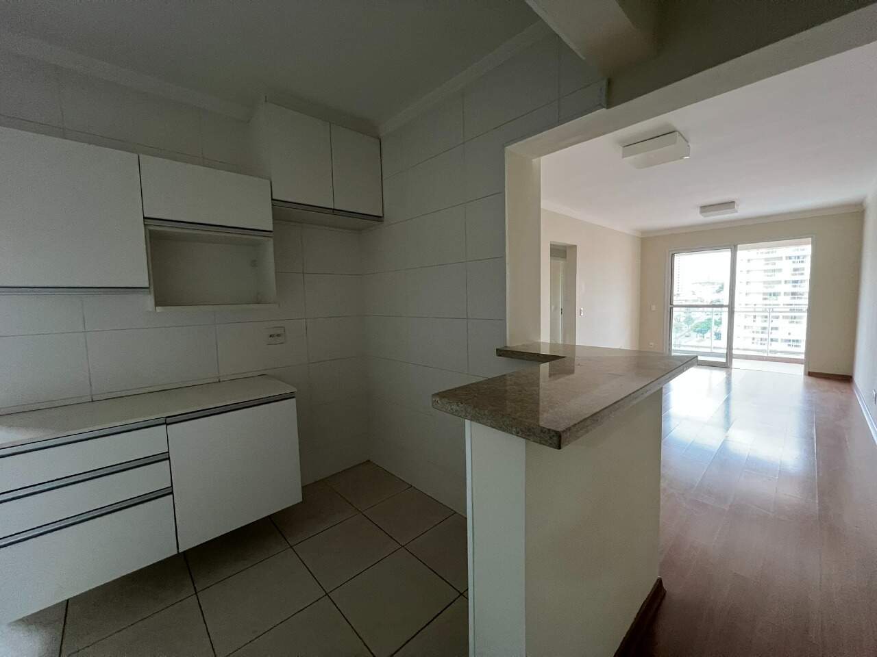 Apartamento para alugar no  Edifício Munique, 3 quartos, sendo 1 suíte, 2 vagas, no bairro Alemães em Piracicaba - SP