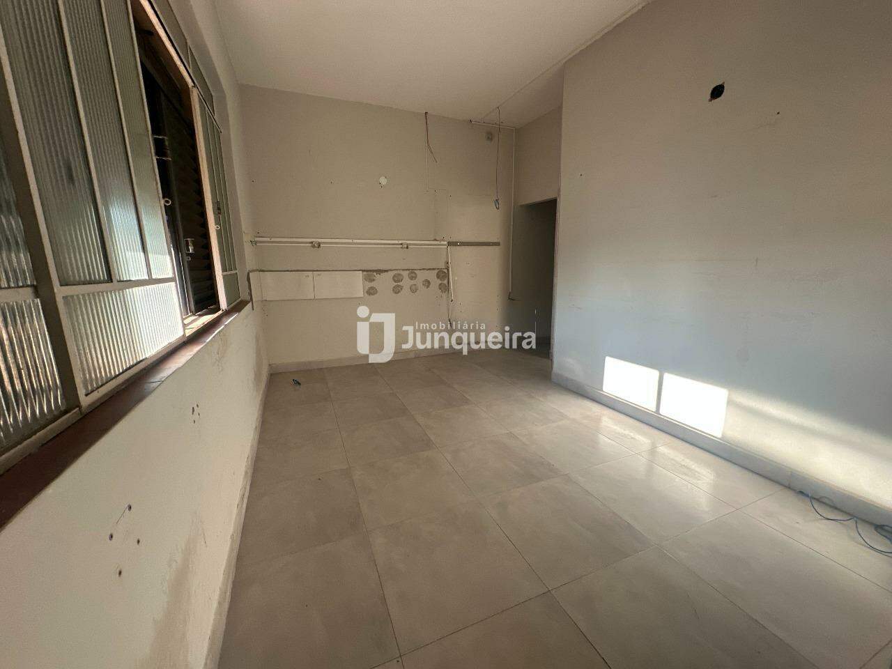 Casa Comercial para alugar, 1 vaga, no bairro Centro em Piracicaba - SP