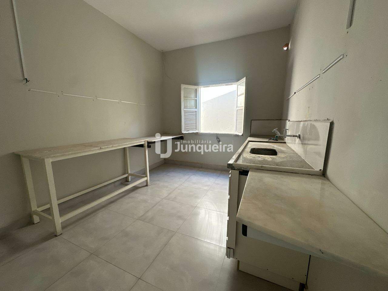 Casa Comercial para alugar, 1 vaga, no bairro Centro em Piracicaba - SP