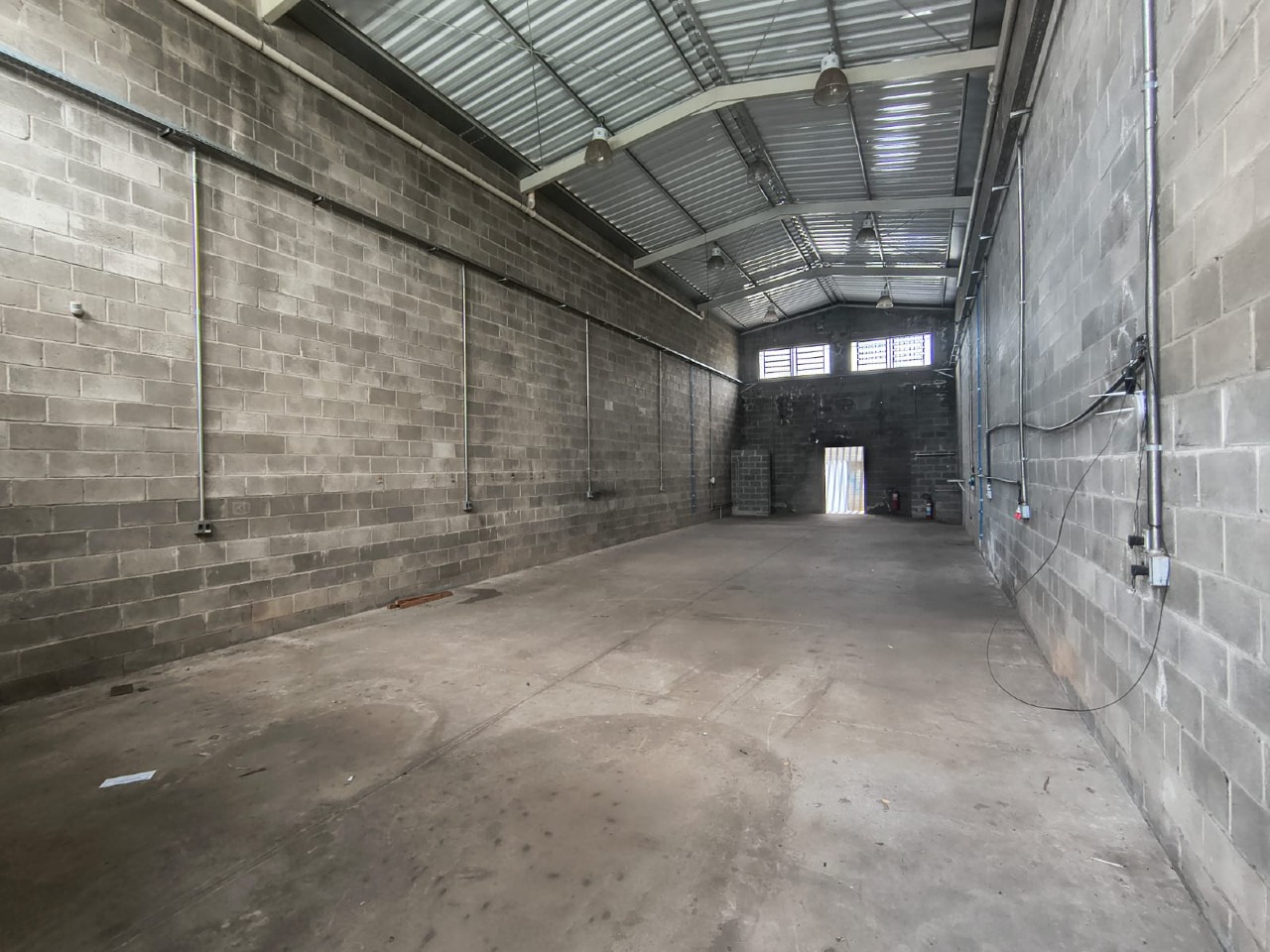 Galpão para alugar, 2 vagas, no bairro Água Branca em Piracicaba - SP