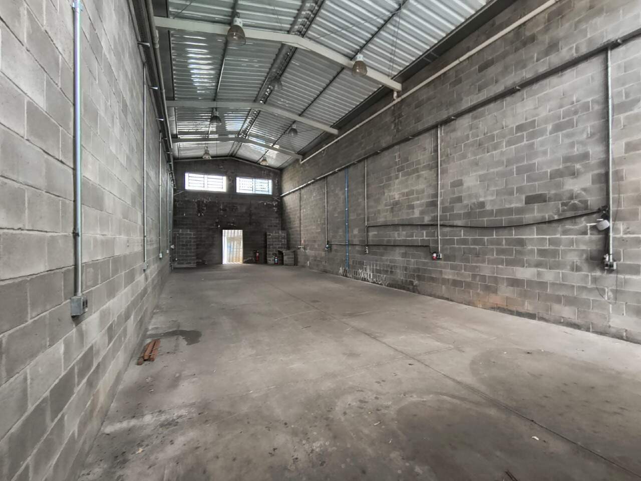 Galpão para alugar, 2 vagas, no bairro Água Branca em Piracicaba - SP