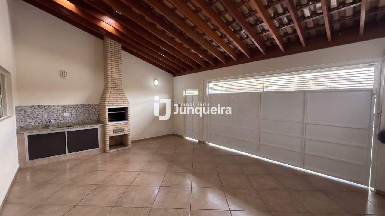 Casa para alugar, 2 quartos, sendo 1 suíte, 1 vaga, no bairro Conceição em Piracicaba - SP