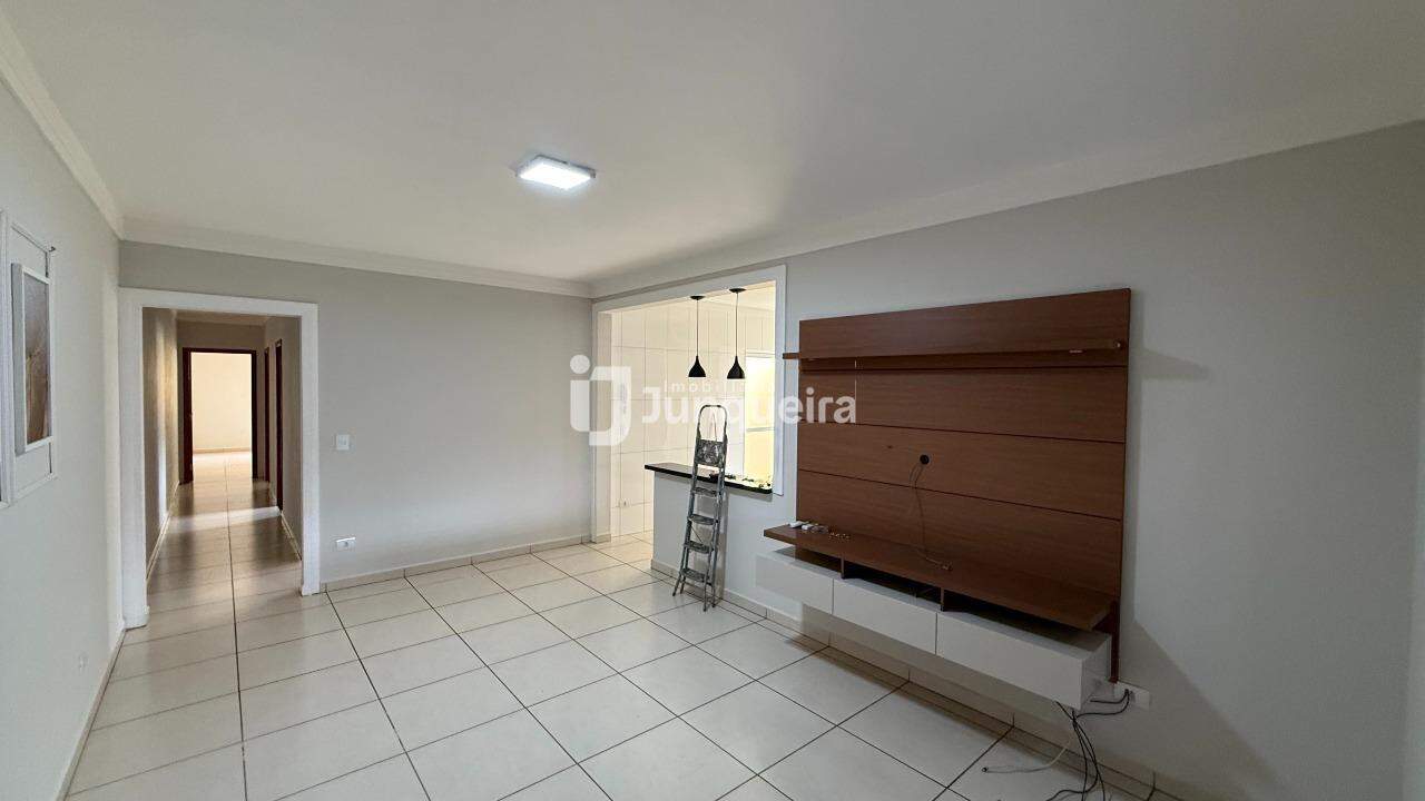 Casa para alugar, 2 quartos, sendo 1 suíte, 1 vaga, no bairro Conceição em Piracicaba - SP