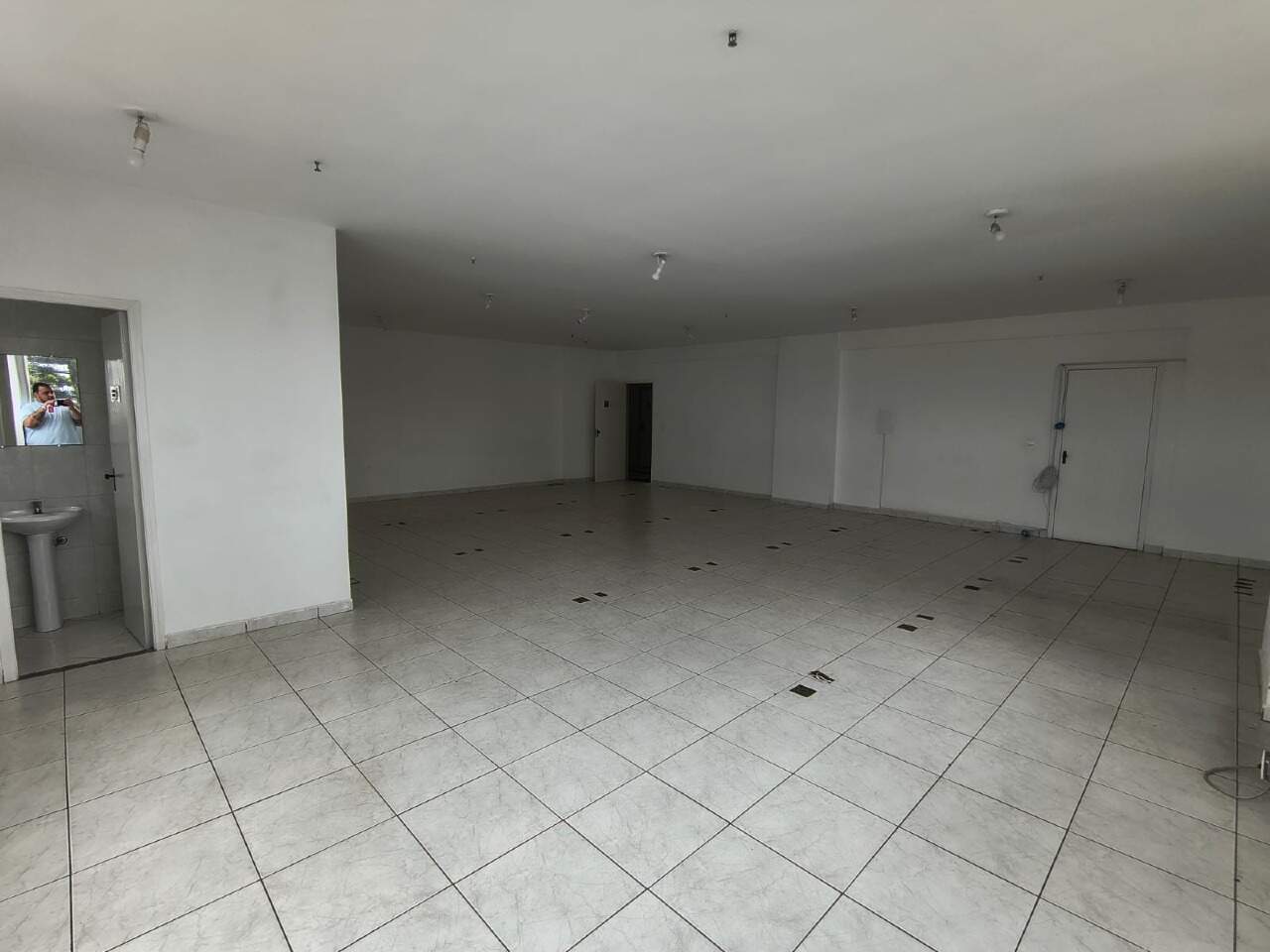 Sala Comercial para alugar, no bairro Vila Monteiro em Piracicaba - SP