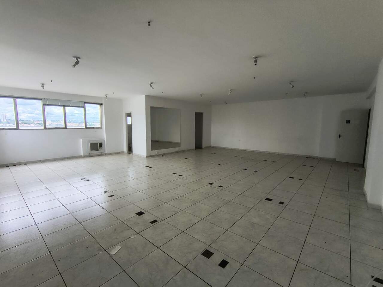 Sala Comercial para alugar, no bairro Vila Monteiro em Piracicaba - SP
