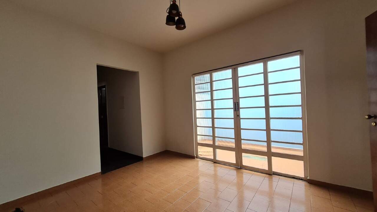 Casa para alugar, 3 quartos, sendo 1 suíte, 2 vagas, no bairro Areião em Piracicaba - SP