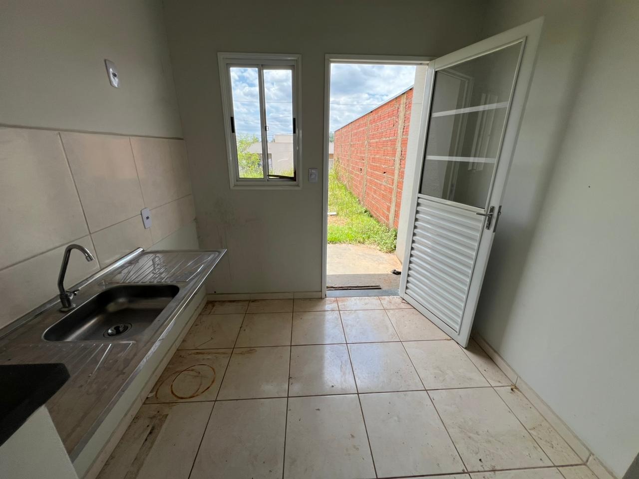 Casa para alugar, 2 quartos, 1 vaga, no bairro Vale do Sol em Piracicaba - SP