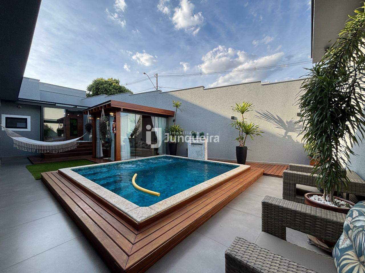 Casa em Condomínio à venda no Mônaco, 3 quartos, sendo 3 suítes, 4 vagas, no bairro Mônaco  em Piracicaba - SP