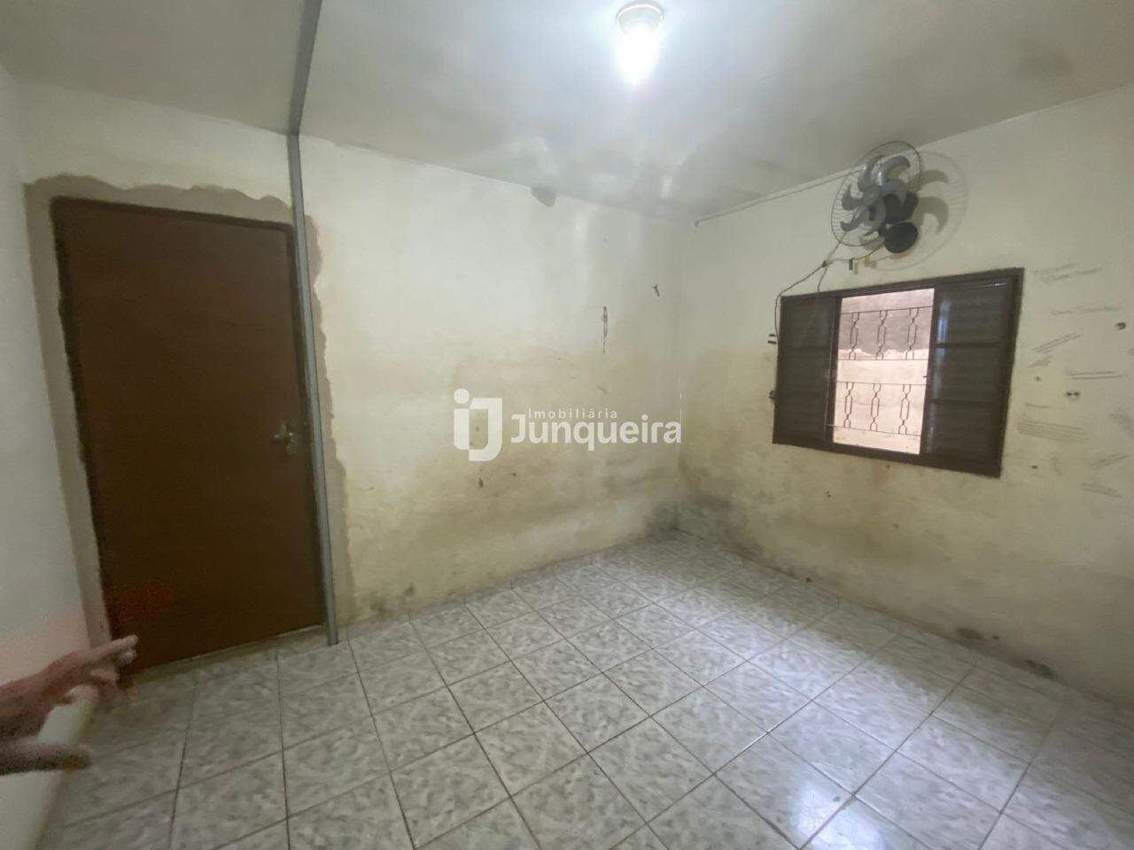 Casa à venda, 2 quartos, 1 vaga, no bairro Santa Terezinha em Piracicaba - SP