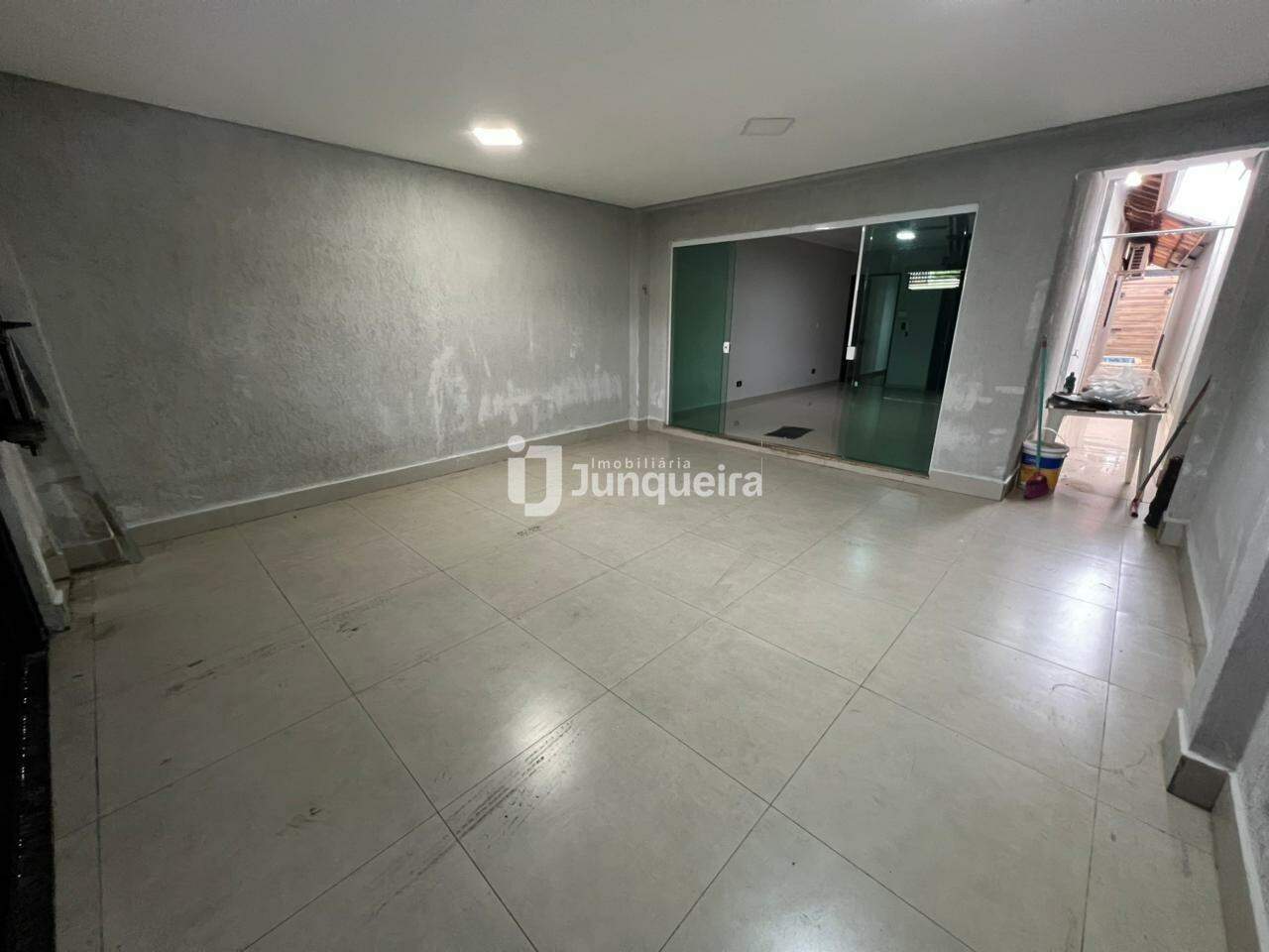 Casa para alugar, 3 quartos, 1 vaga, no bairro Santa Terezinha em Piracicaba - SP