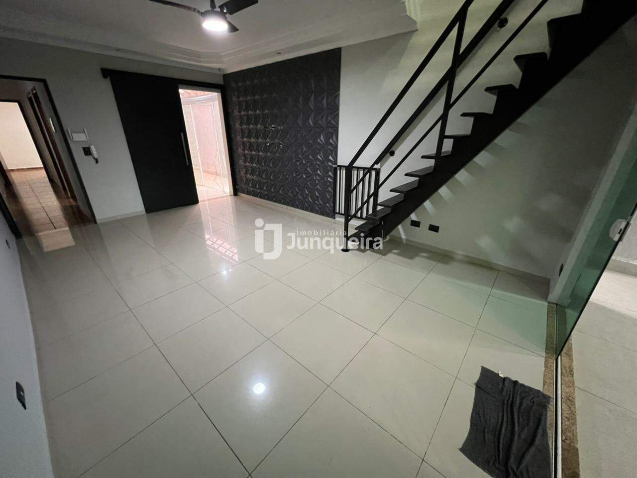 Casa para alugar, 3 quartos, 1 vaga, no bairro Santa Terezinha em Piracicaba - SP