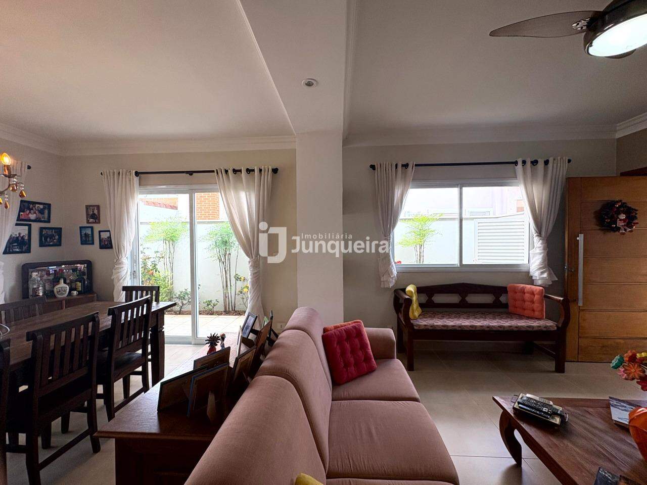 Casa em Condomínio à venda no Parque dos Ypes , 3 quartos, sendo 1 suíte, 4 vagas, no bairro Parque dos Ypes em Piracicaba - SP