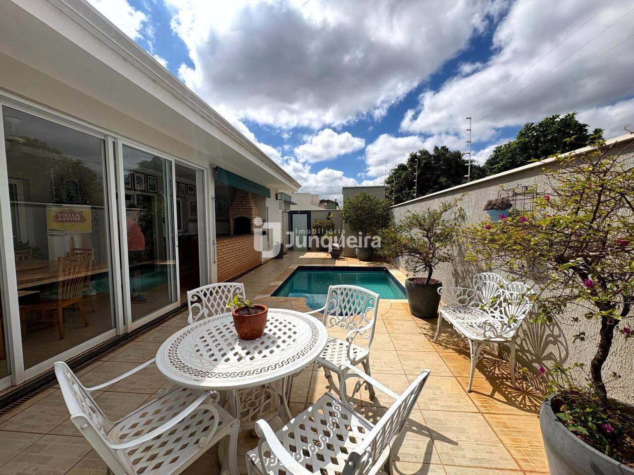 Casa em Condomínio à venda no Parque dos Ypes , 3 quartos, sendo 1 suíte, 4 vagas, no bairro Parque dos Ypes em Piracicaba - SP