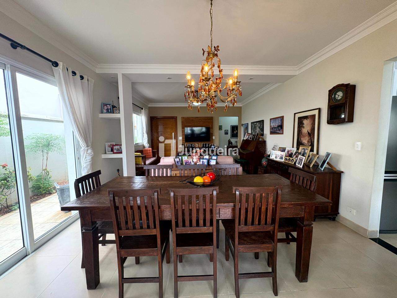 Casa em Condomínio à venda no Parque dos Ypes , 3 quartos, sendo 1 suíte, 4 vagas, no bairro Parque dos Ypes em Piracicaba - SP