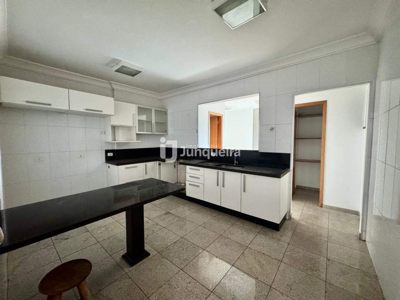 Apartamento à venda no Monalisa, 3 quartos, sendo 1 suíte, 3 vagas, no bairro Centro em Piracicaba - SP
