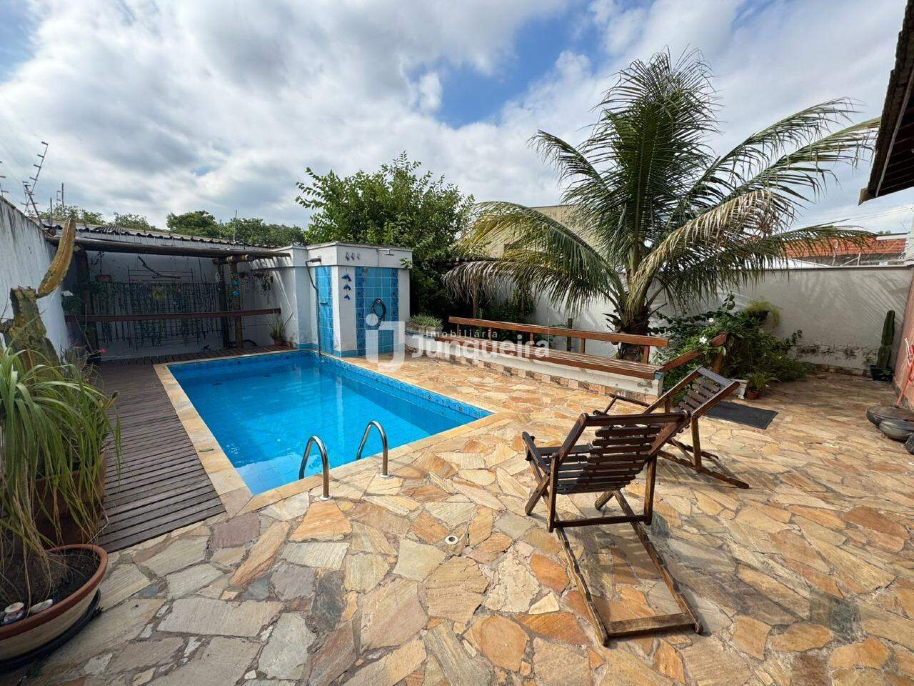 Casa à venda, 3 quartos, sendo 1 suíte, 3 vagas, no bairro Castelinho em Piracicaba - SP