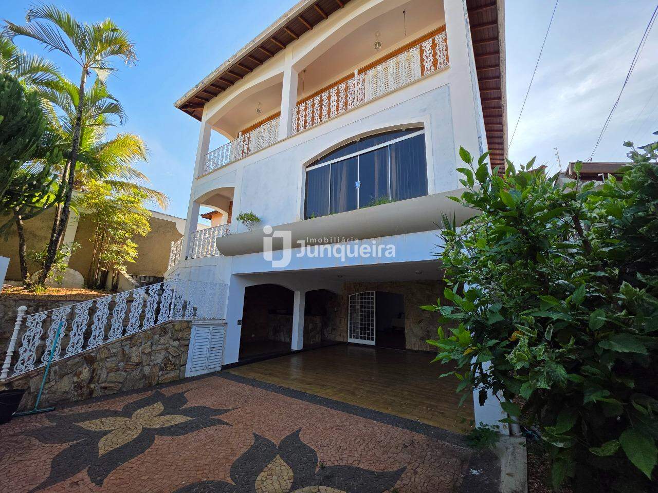 Casa à venda, 4 quartos, sendo 2 suítes, 4 vagas, no bairro Parque Santa Cecília em Piracicaba - SP