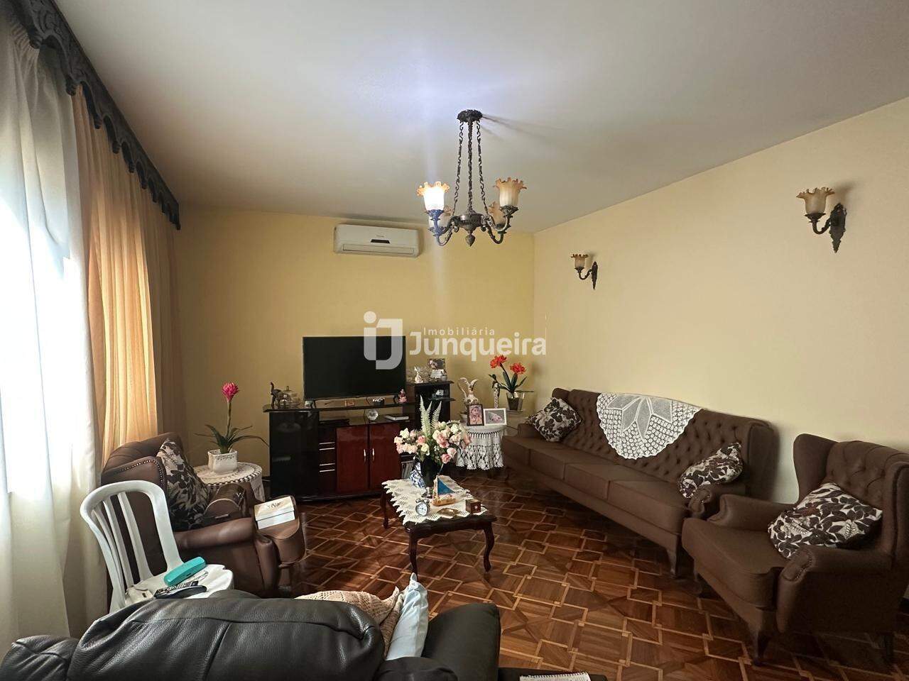 Casa à venda, 3 quartos, sendo 1 suíte, 5 vagas, no bairro São Luiz em Piracicaba - SP