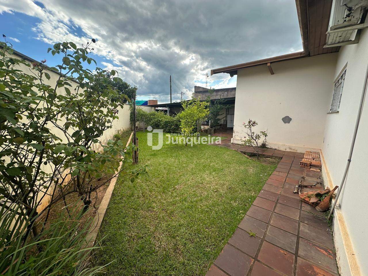 Casa à venda, 3 quartos, sendo 1 suíte, 5 vagas, no bairro São Luiz em Piracicaba - SP