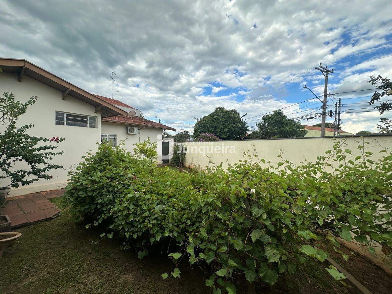 Casa à venda, 3 quartos, sendo 1 suíte, 5 vagas, no bairro São Luiz em Piracicaba - SP