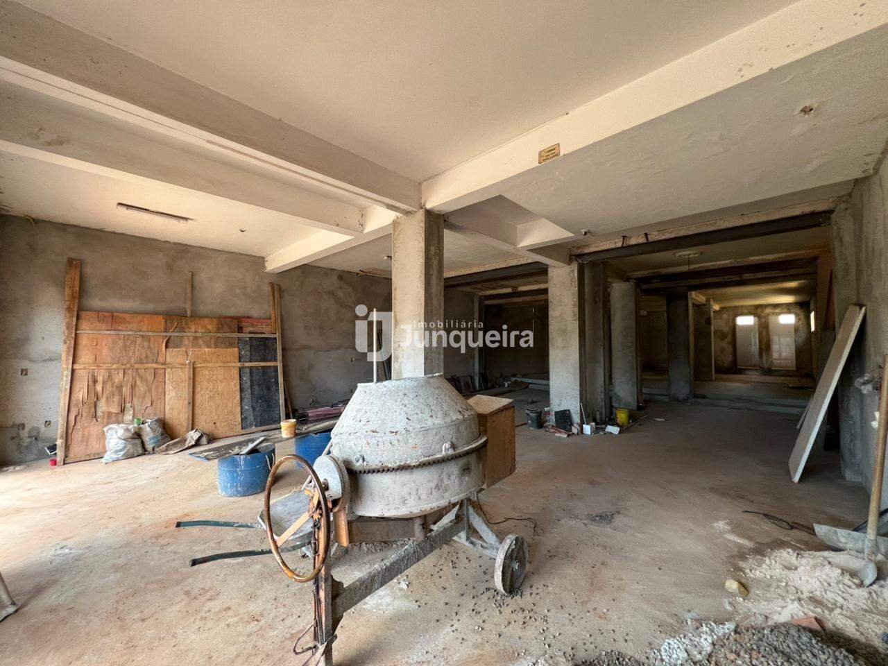 Salão para alugar, no bairro Centro em Rio das Pedras - SP