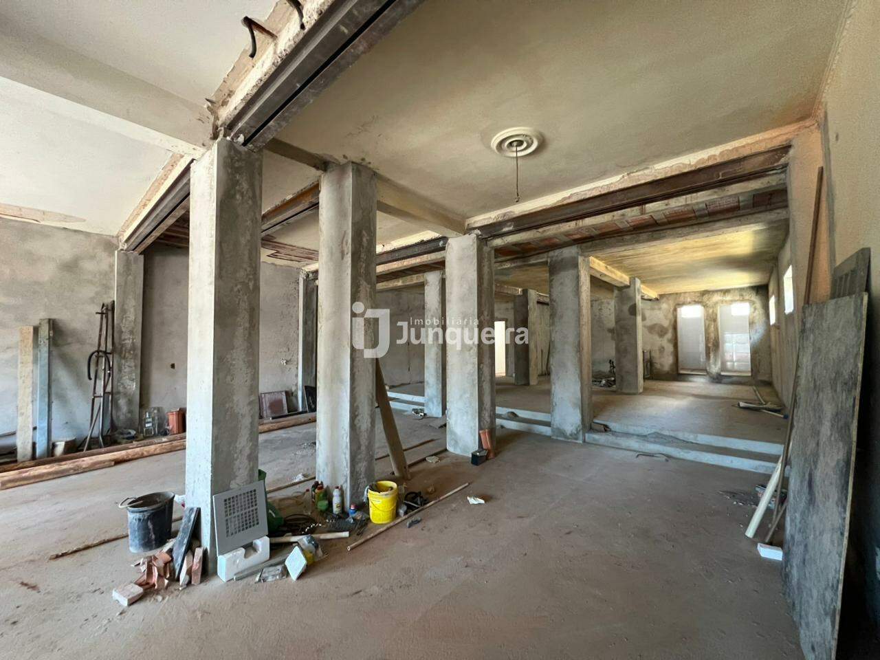 Salão para alugar, no bairro Centro em Rio das Pedras - SP