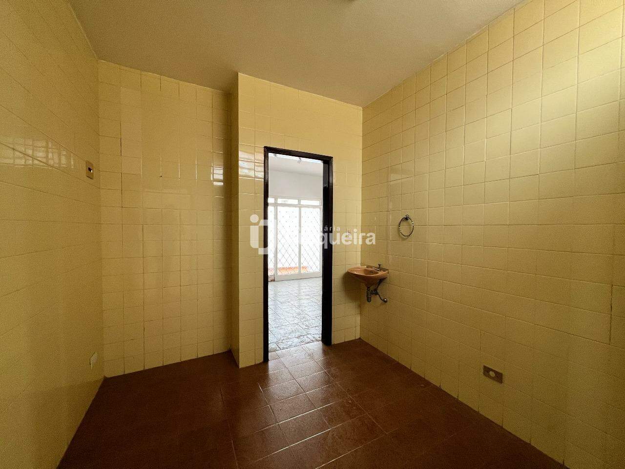 Casa à venda, 5 quartos, sendo 2 suítes, 2 vagas, no bairro Vila Independência em Piracicaba - SP